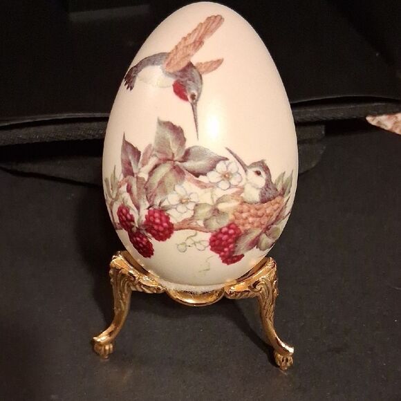 American Vintage Accents, Eggzactly Porcelain Egg Hummingbirds, Raspberries - Picture 1 of 3